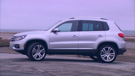 2013 Volkswagen Tiguan review: Small SUV is short on features, high on  price - CNET